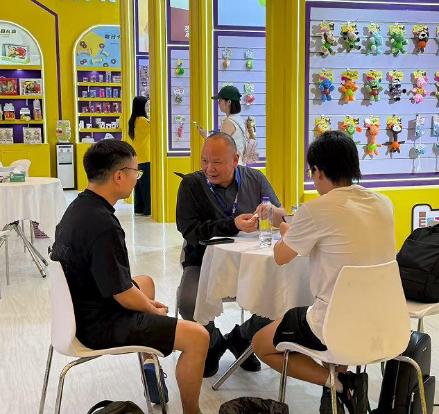拼搏手机版科技亮相2025上海亚宠展，从“制造”向“品牌+生态”战略升级